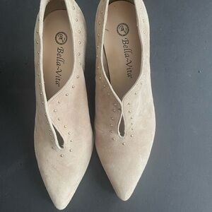 Bella Vita Women's Beige Suede Heels